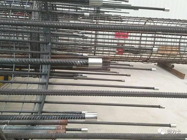 固力士完成廣東東西向黃金通道項(xiàng)目的鋼筋套筒及機(jī)器設(shè)備送貨